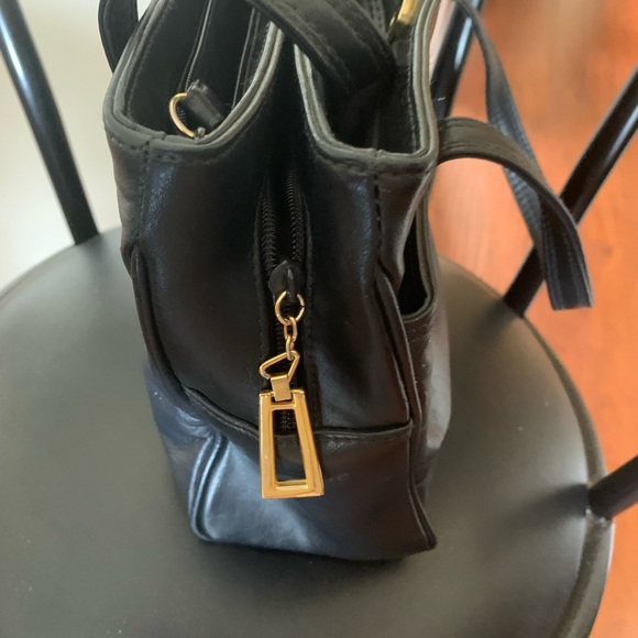 Elegant Black Coletta Leather hand Bag, many compartments, very good condition - Picture 4 of 10